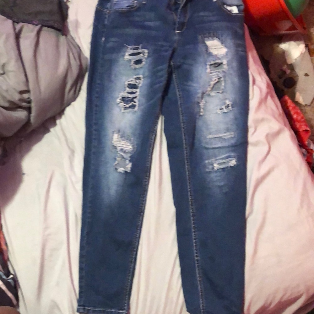 I’m selling some dark blue jeans